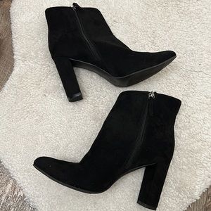 Like new Suede Black Pointed Toe heel women’s  booties size 9